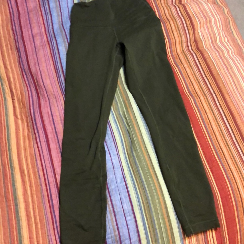 Size 4 dark green lululemon wunder unders